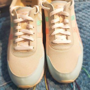 Asics Women’s Tiger Runner Shoes- Cream Breeze; SZ 10